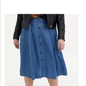 Torrid chambray button front midi skirt